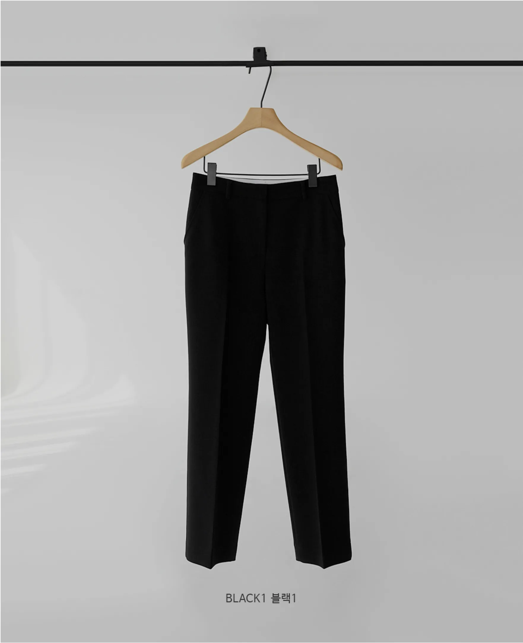 Pale Ankle Slack Pants