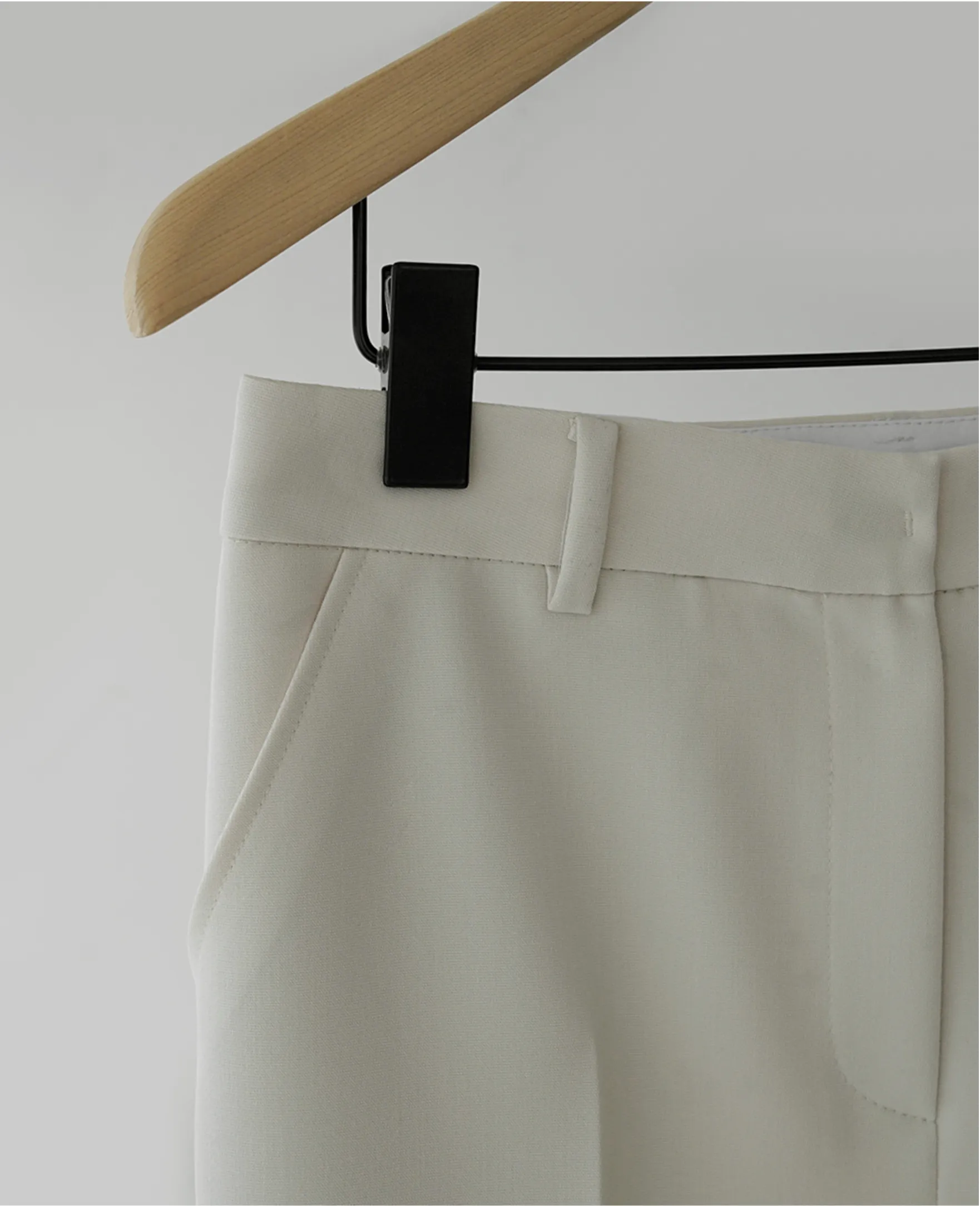 Pale Ankle Slack Pants