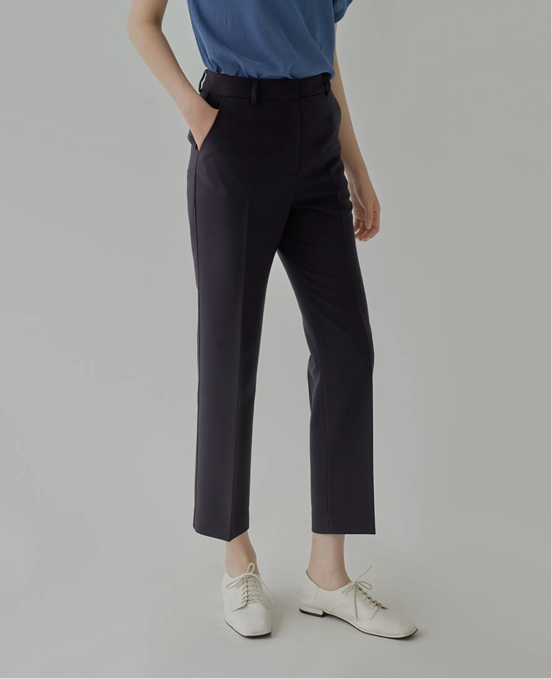 Pale Ankle Slack Pants